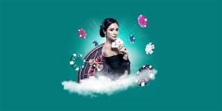 মোবাইলে লাকি ড্রাগন গাইড পড়ার দৃশ্য